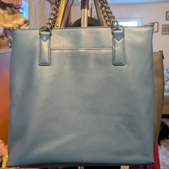 Simply Vera Vera Wang Blue Shoulder Bag with Chain Detail - Picture 2 of 2